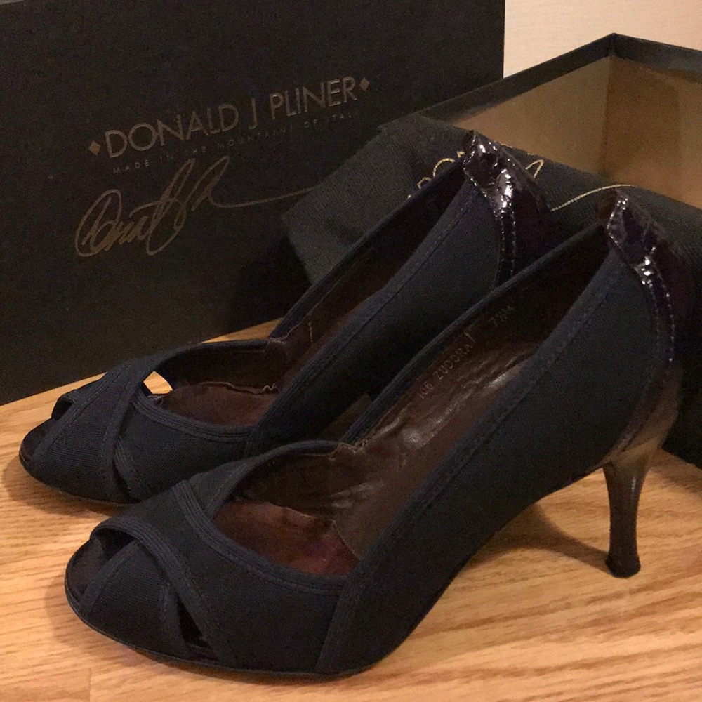 Donald J Pliner Zudora BO5 Navy Mesh/Patent Pumps